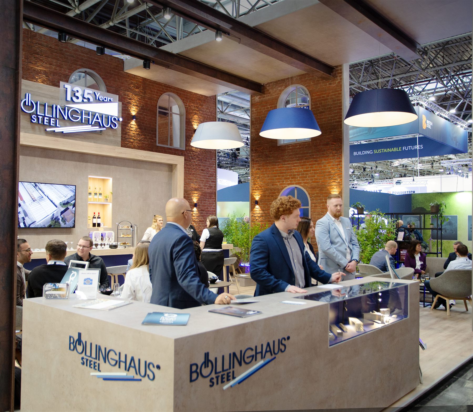Empfangsbereich des Böllinghaus Steel Messestands auf der Wire 2024 Düsseldorf