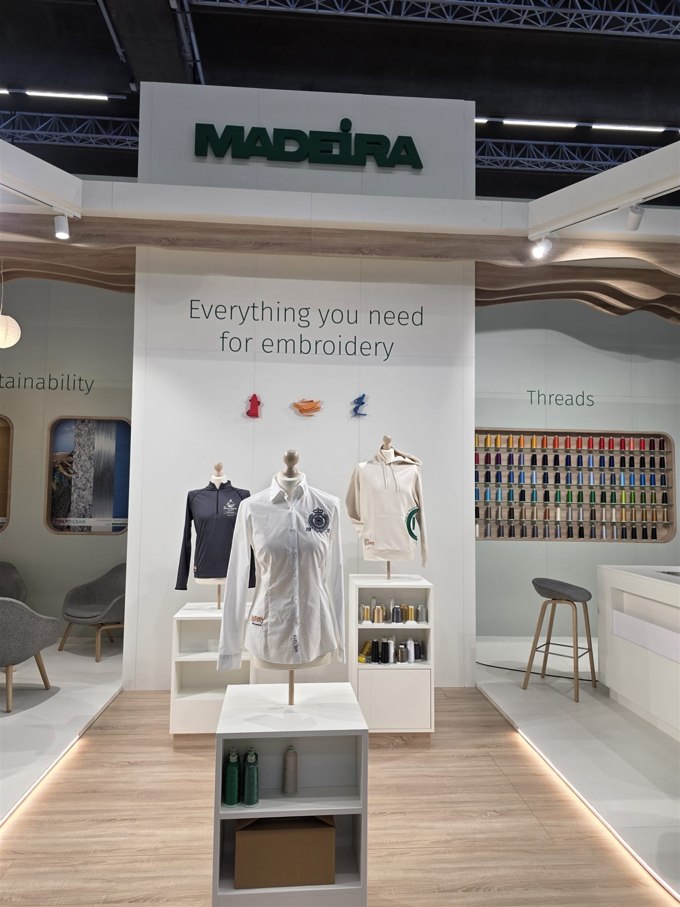 Textil- und Garnpräsentation am Madeira Messestand Techtextil 2026
