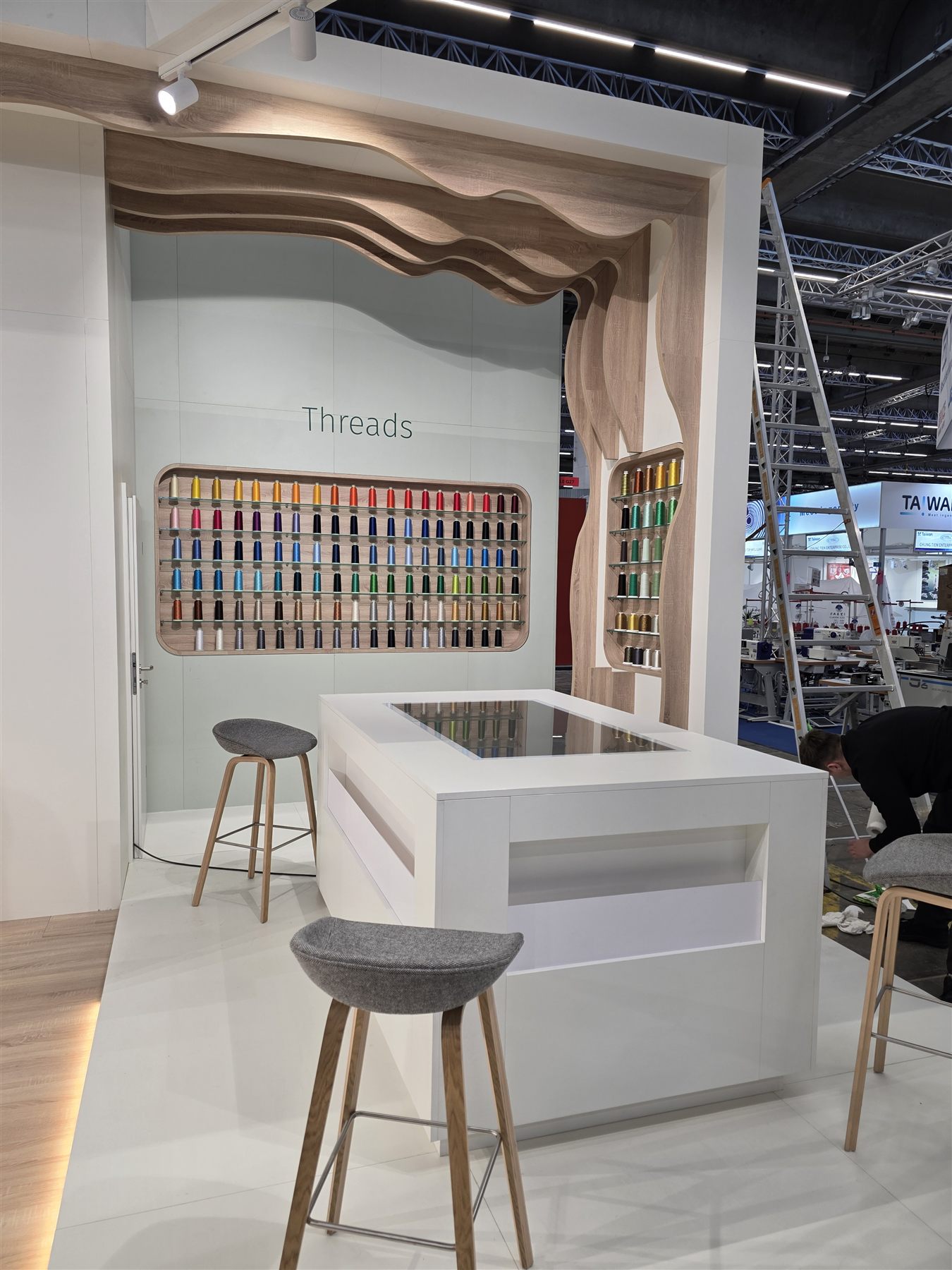 Madeira Messestand Techtextil 2026 mit Sitzgelegenheiten